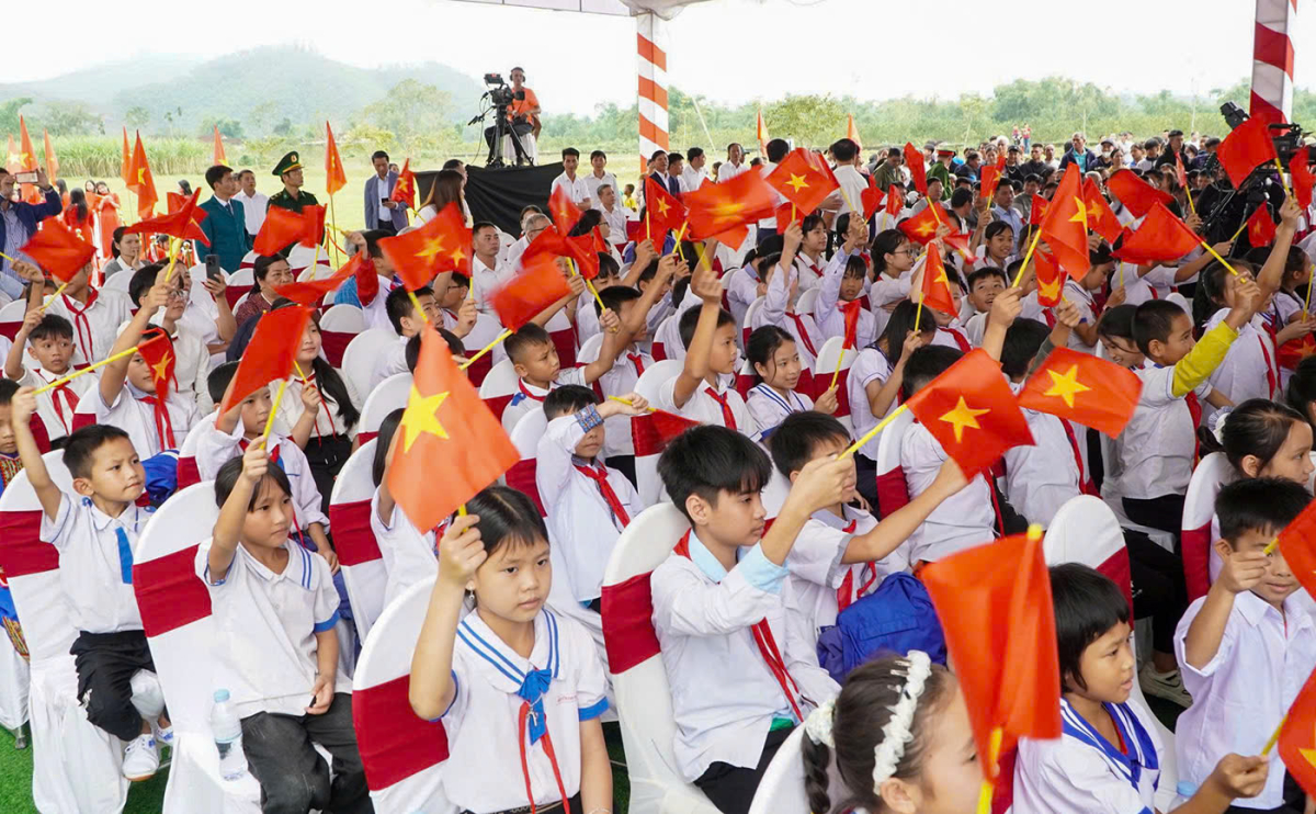 总理、副总理和部长在边境地区开工72所学校