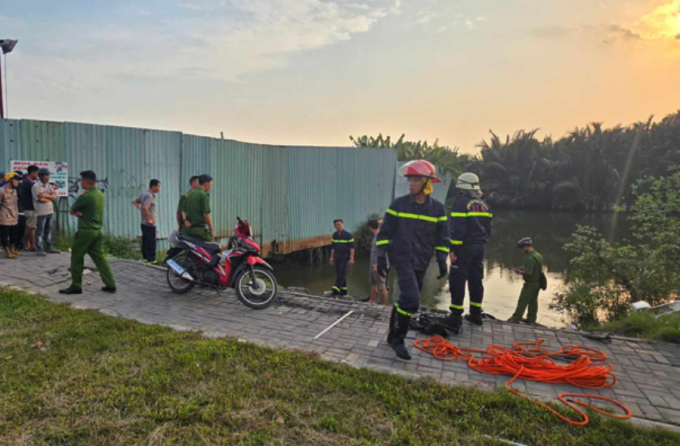 胡志明市技术车司机被卷入下水道