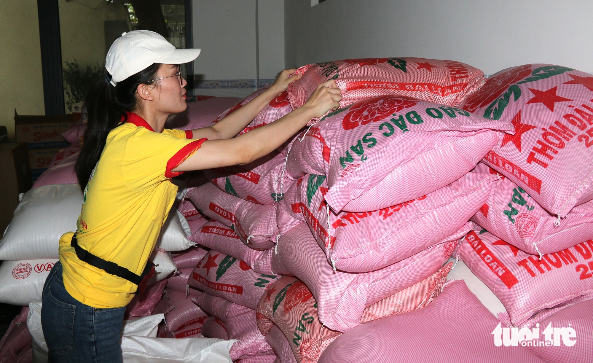 胡志明市‘热火朝天’4个厨房为庆和省洪水区民众服务