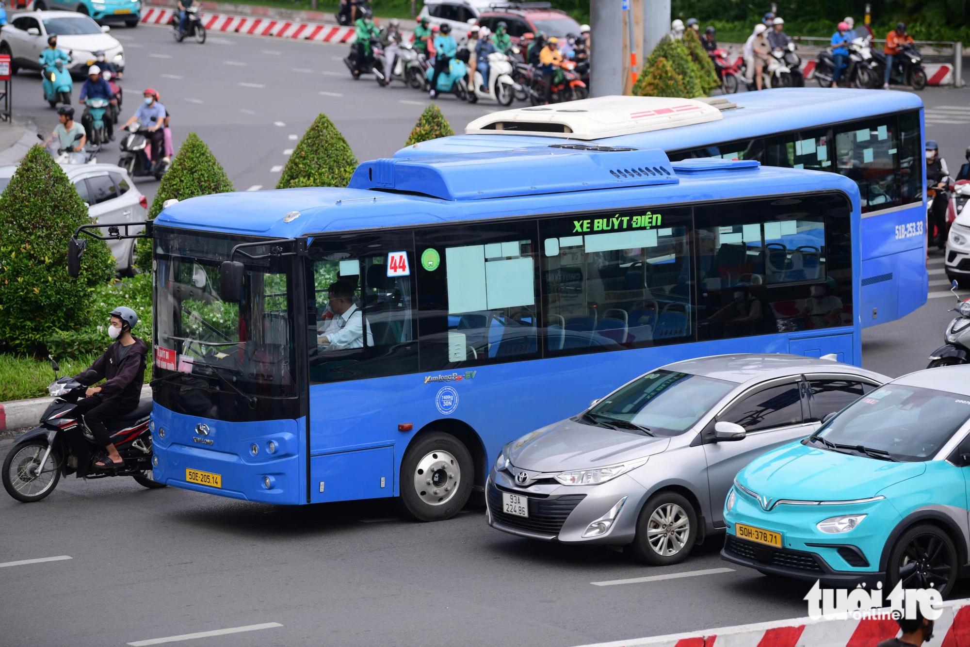 减少城市空气污染：覆盖绿色公交车，转换40万送货员的汽油车
