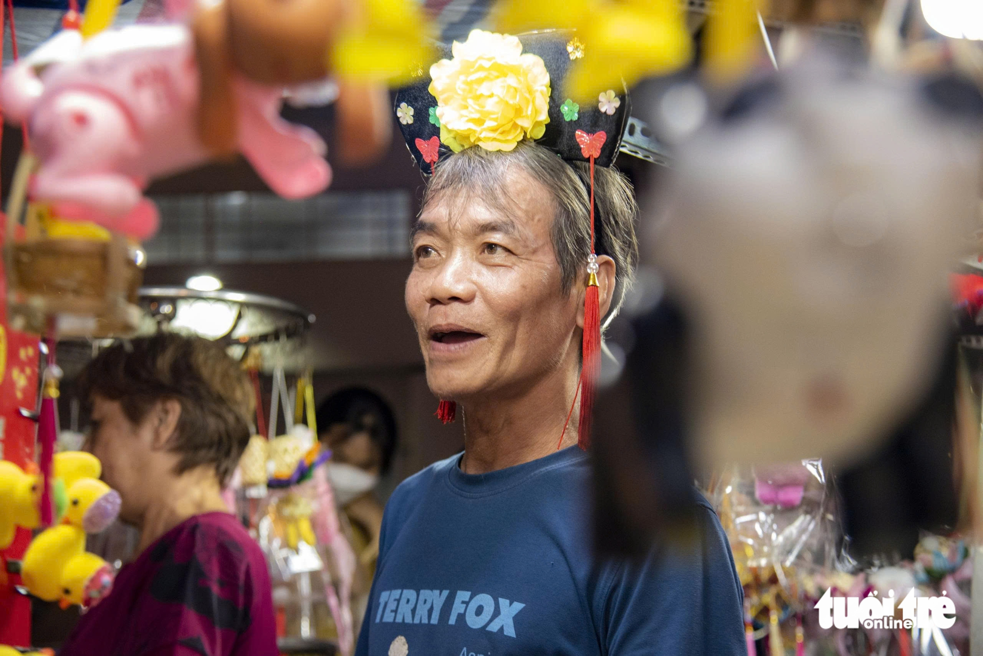 灯笼街热闹迎早中秋，年轻人和家庭踊跃打卡