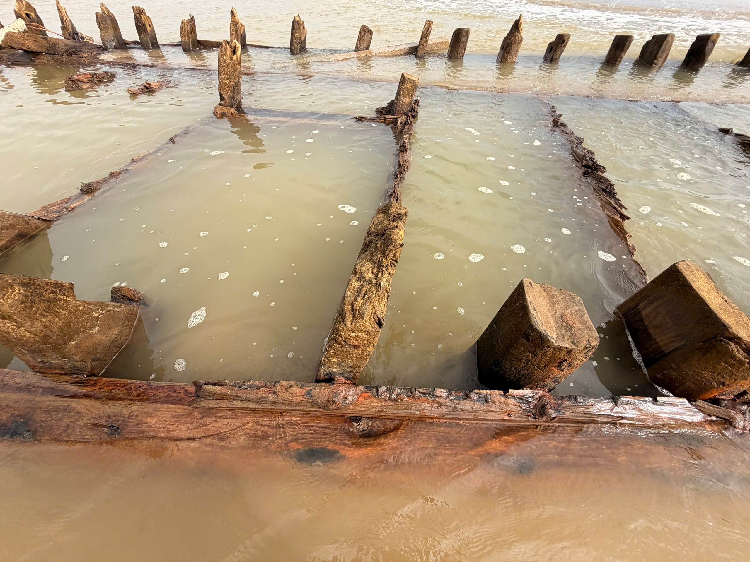 失踪数月后，会安古船在13号台风后完好无损地意外浮出水面