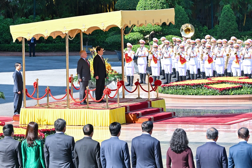 国家主席梁强迎接并与约旦国王举行会谈