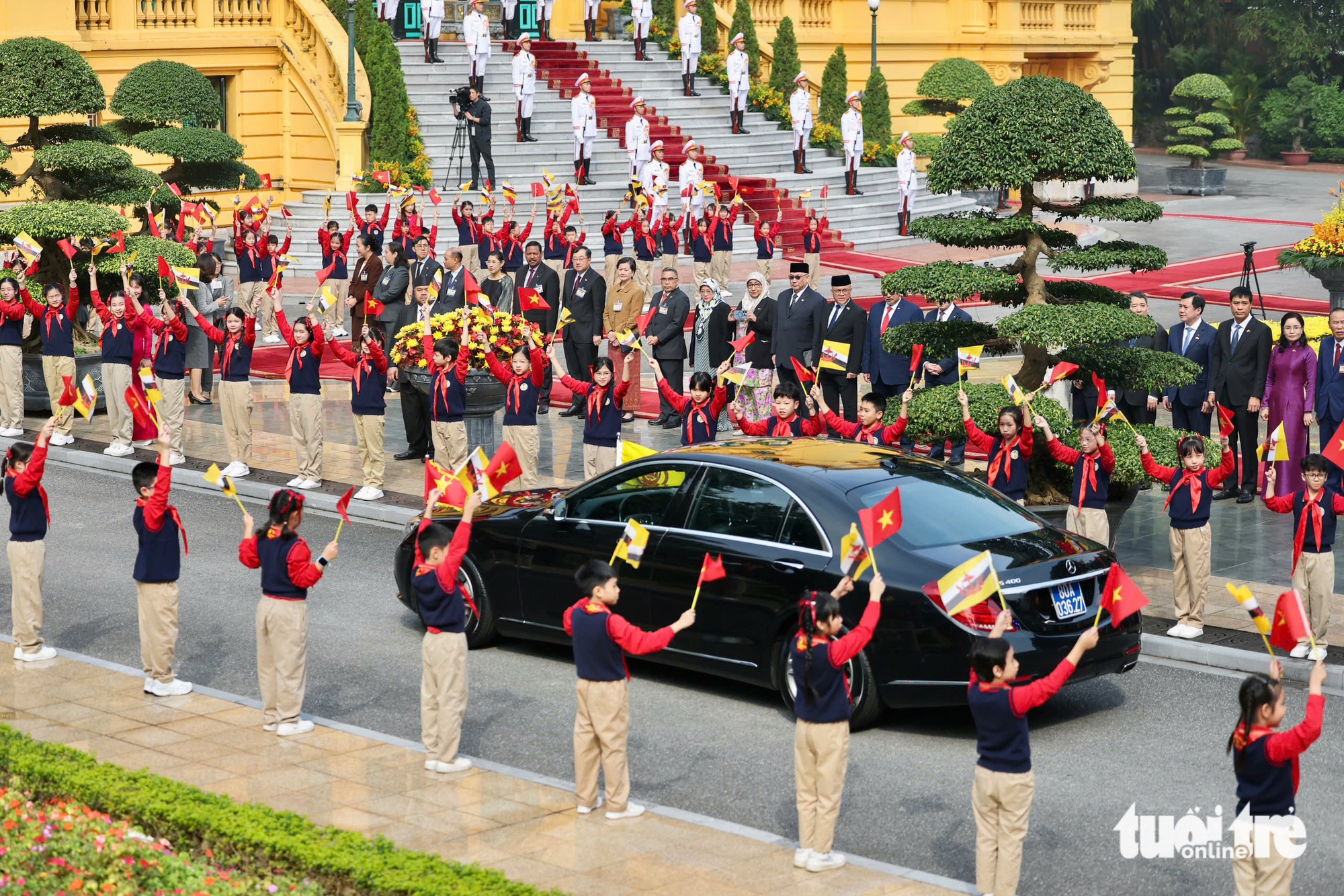 国家主席梁强主持迎接文莱苏丹仪式