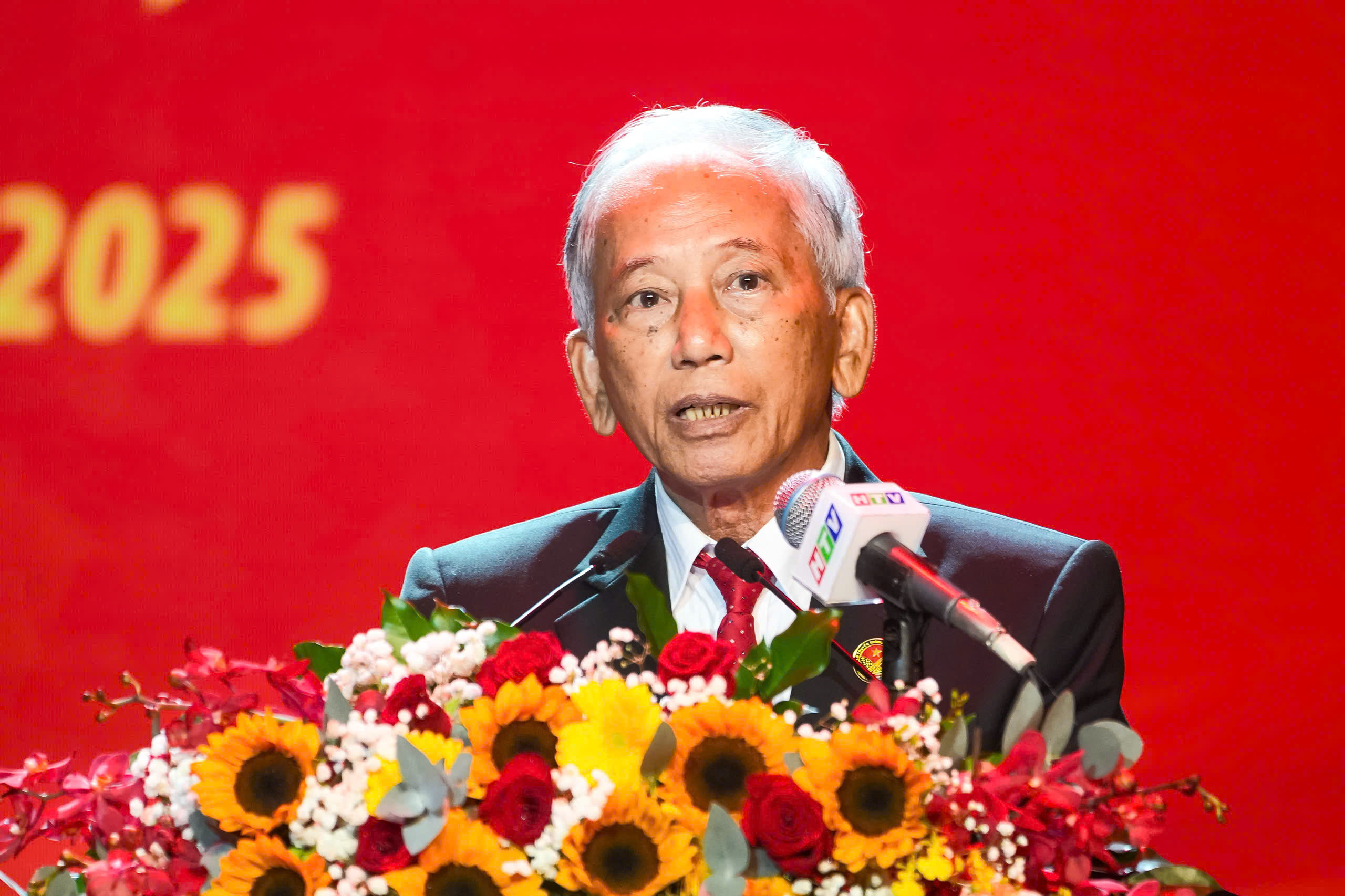 发扬南部抗战传统，决心建设文明、现代、情义的胡志明市