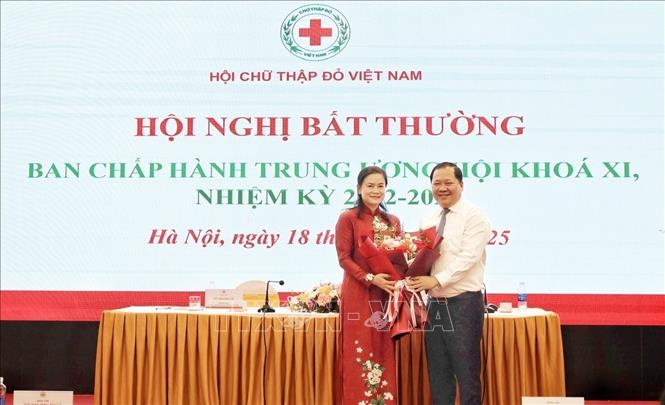 10月19日早间新闻：杜氏秋草女士当选越南红十字会中央委员会新任主席