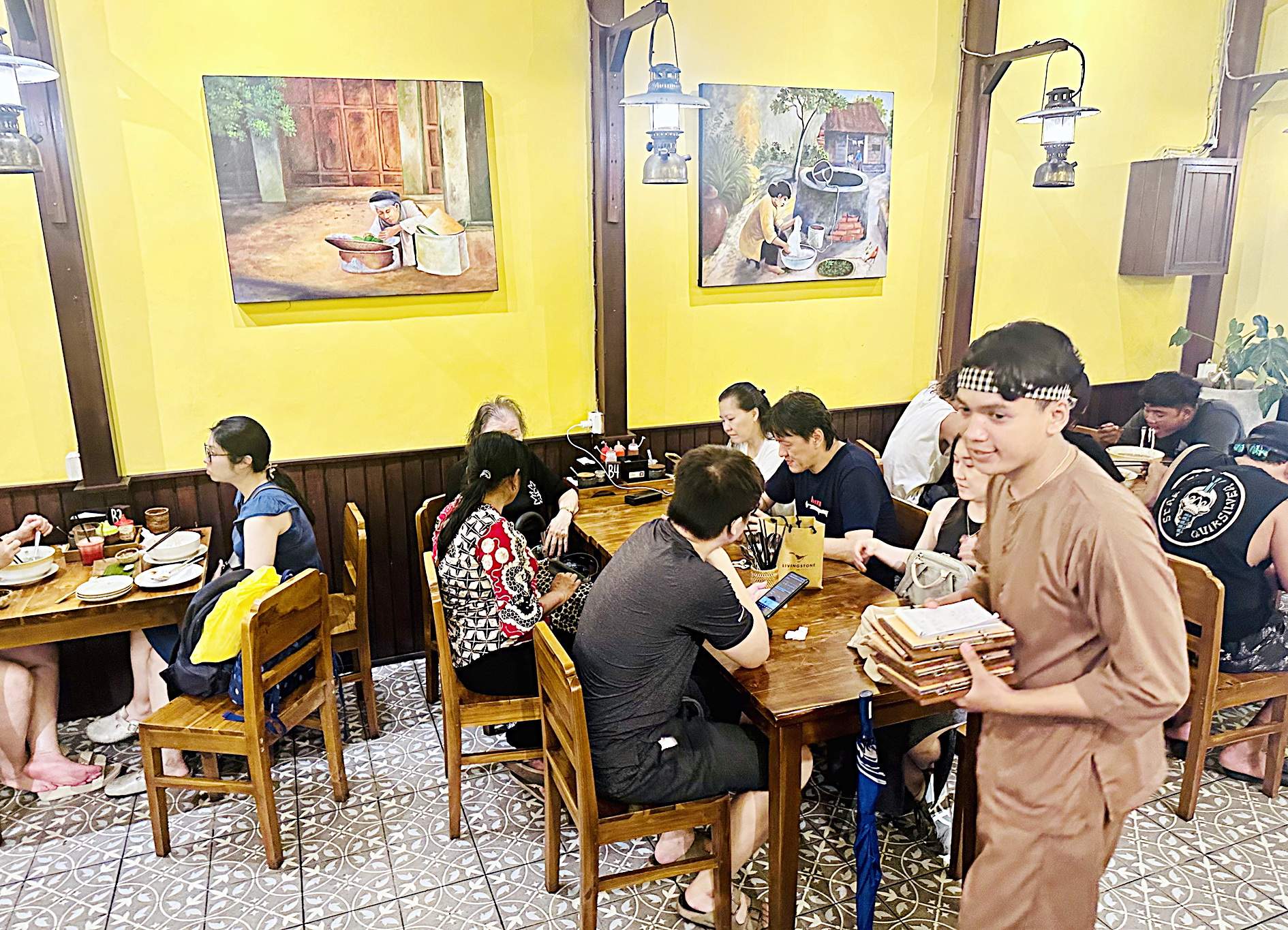 在巴厘岛天堂之岛品尝越南河粉