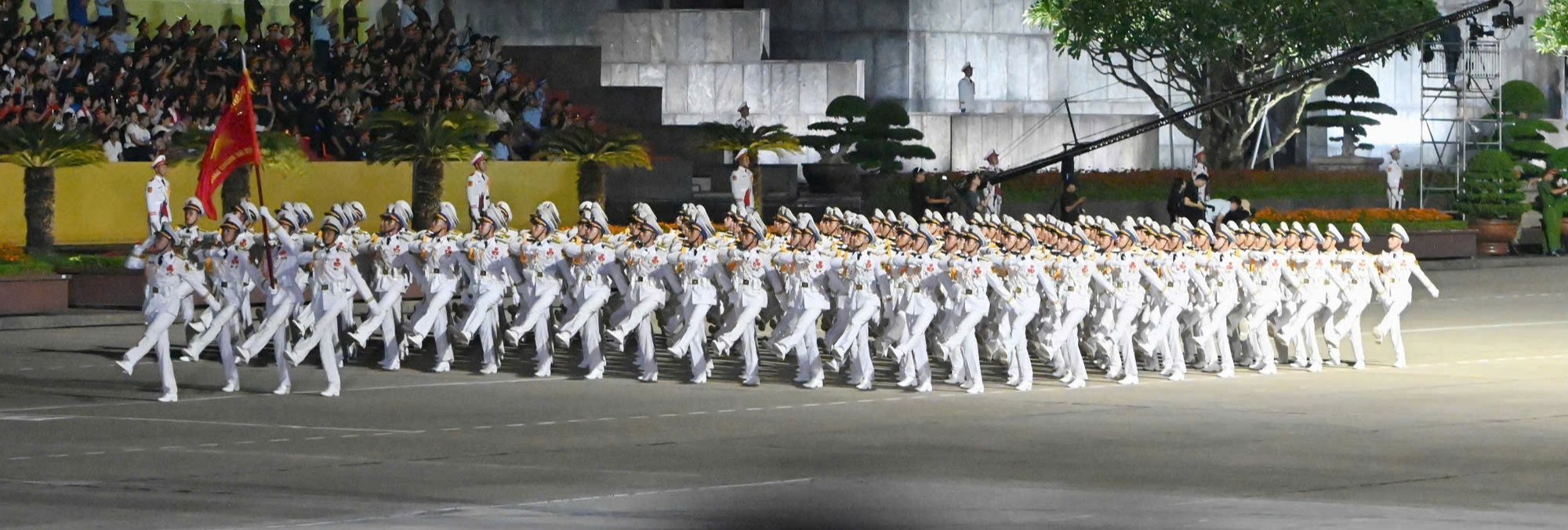 数万人在巴亭广场进行阅兵和游行总排练