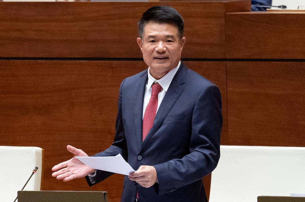 合并后的乡镇可安排30至60名公安干部，6至10名调查员