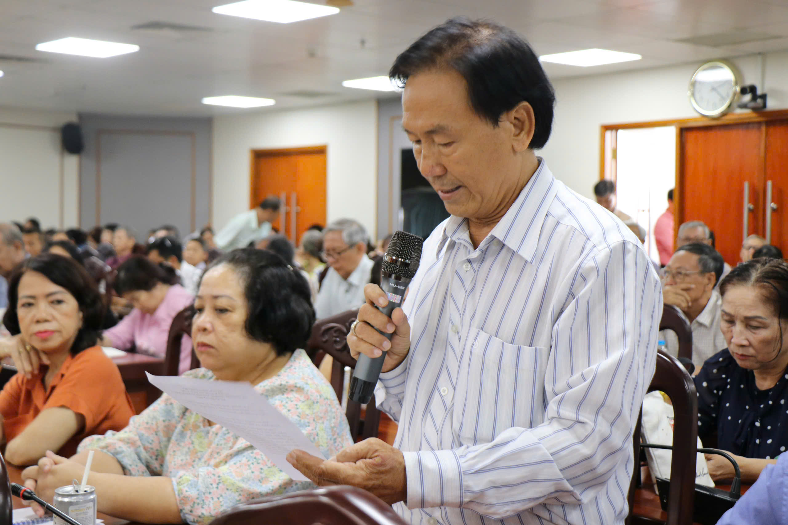 选民关注从汽油车转向电动车