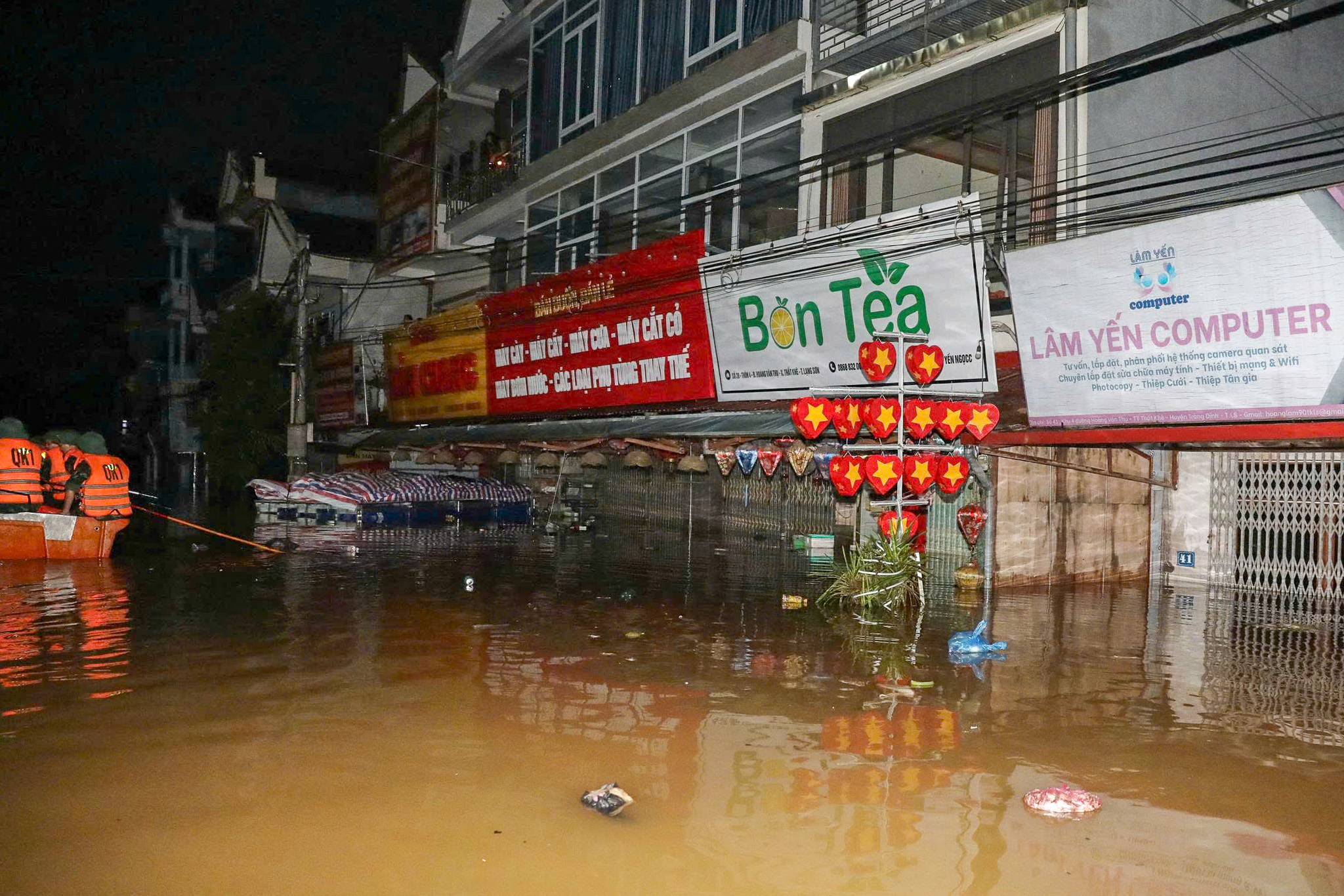 谅山：数千人被迫疏散，许多地区仍淹没在水中