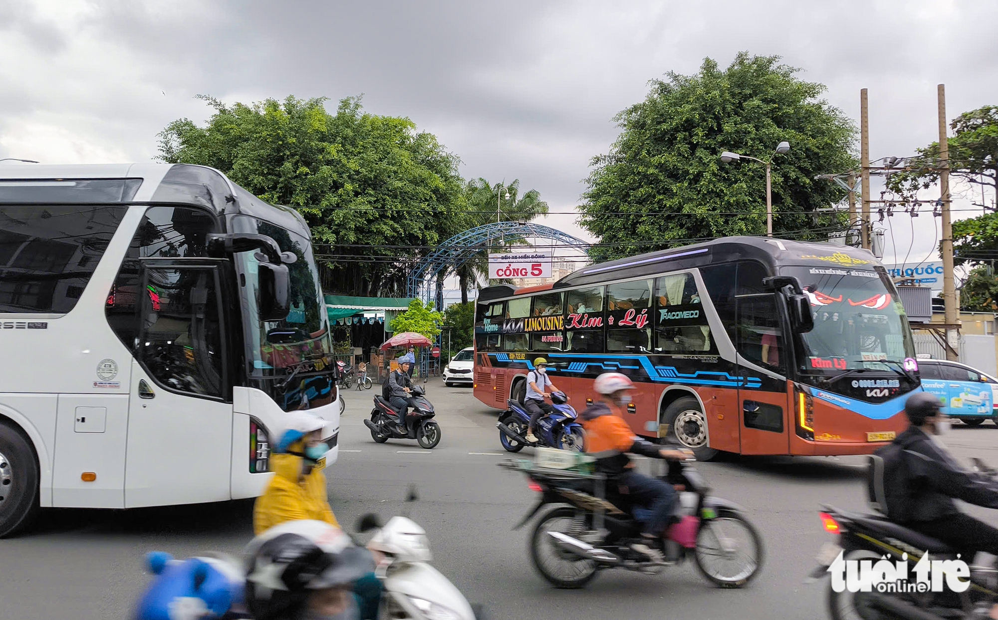 胡志明市门户、车站9月2日假期首日交通拥堵