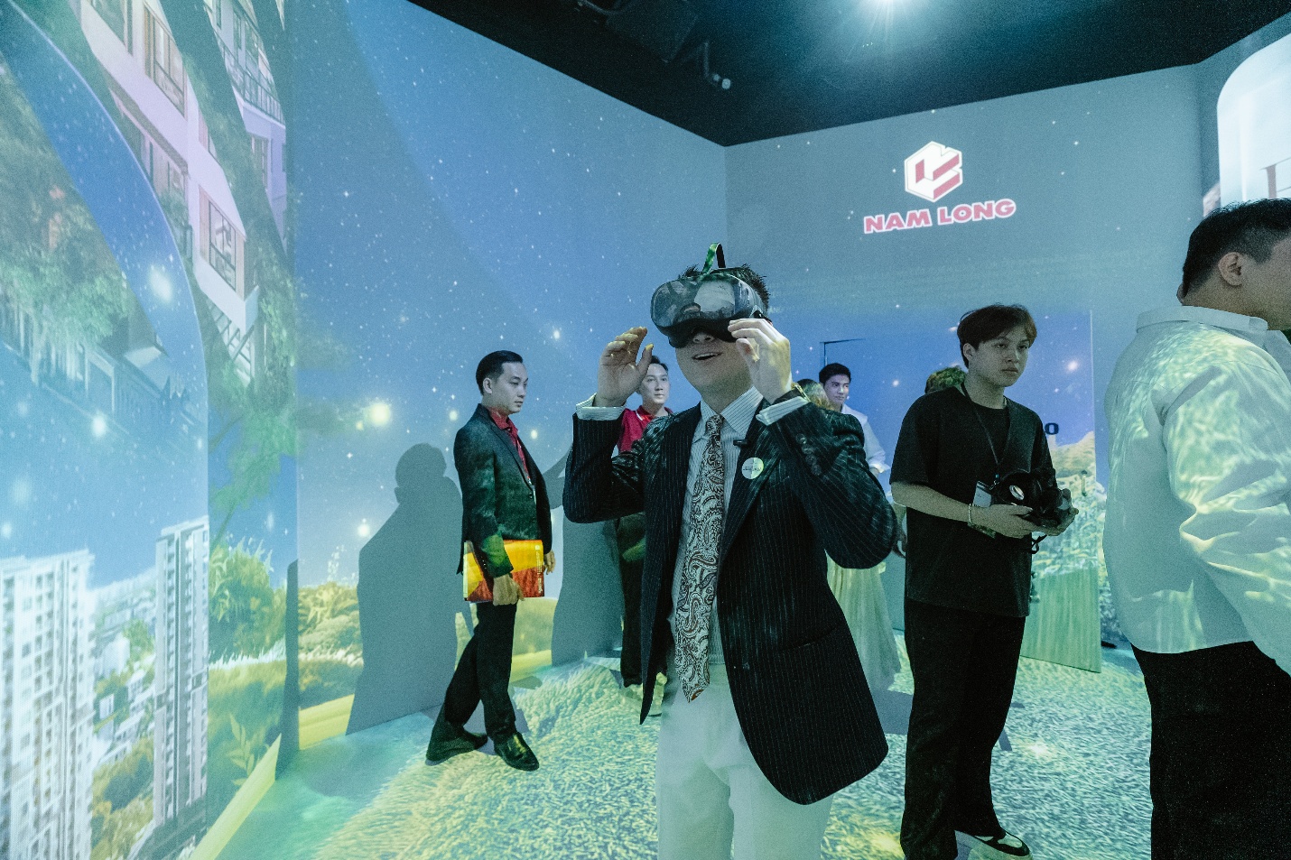 南龙之旅2025：首日爆发，吸引超过1000名参观者