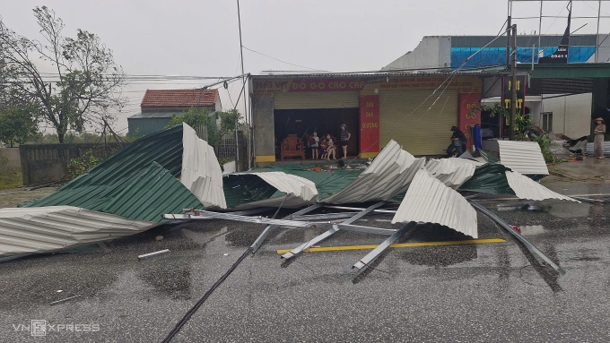 卡吉基台风造成三人死亡，超过6800间房屋屋顶被掀
