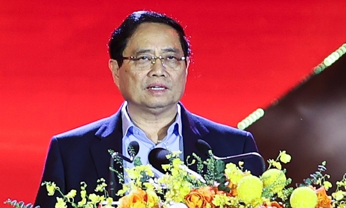 总理呼吁全国同甘共苦，心系中部地区