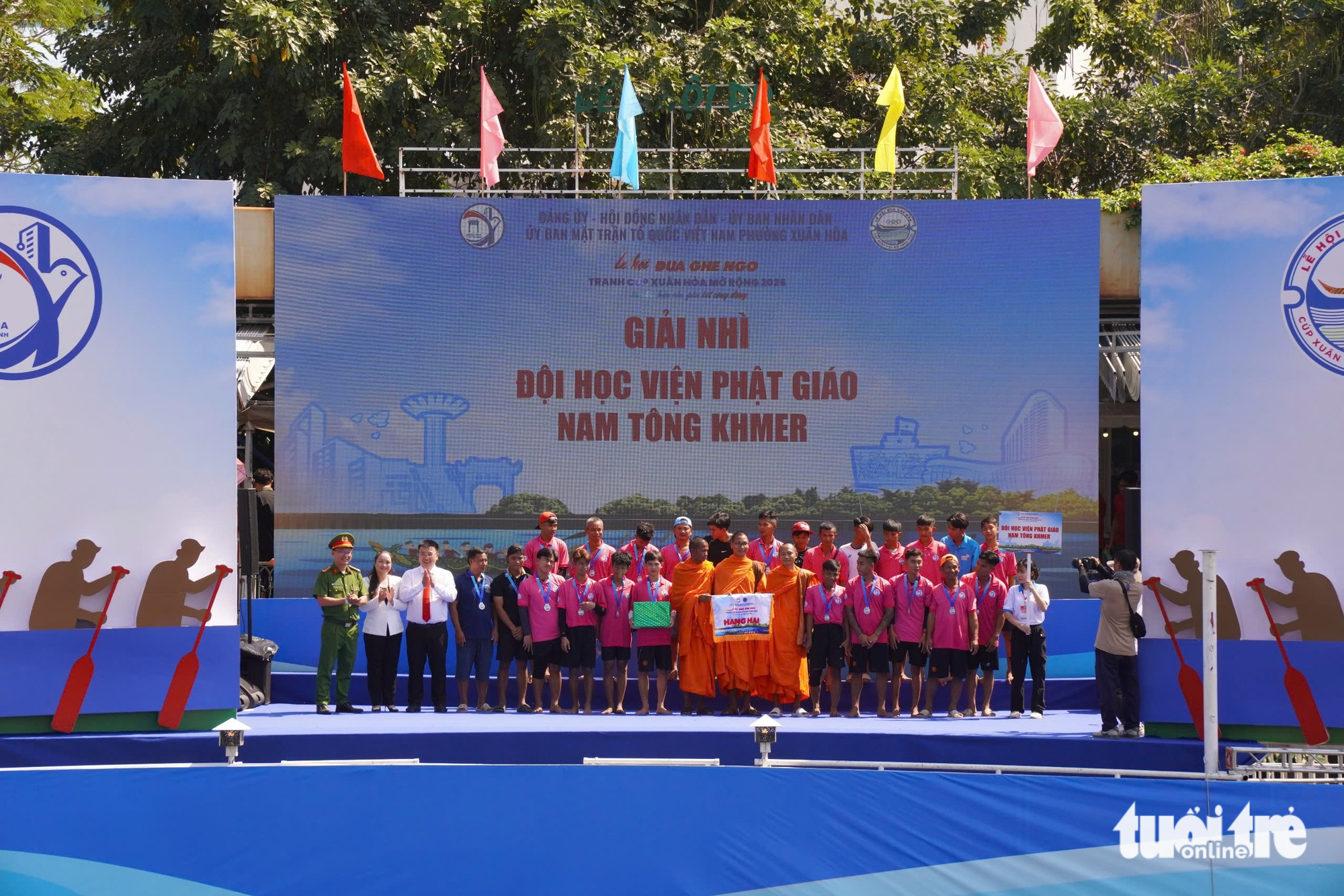 高棉龙舟赛在胡志明市尼约洛-蒂涅运河掀起热潮