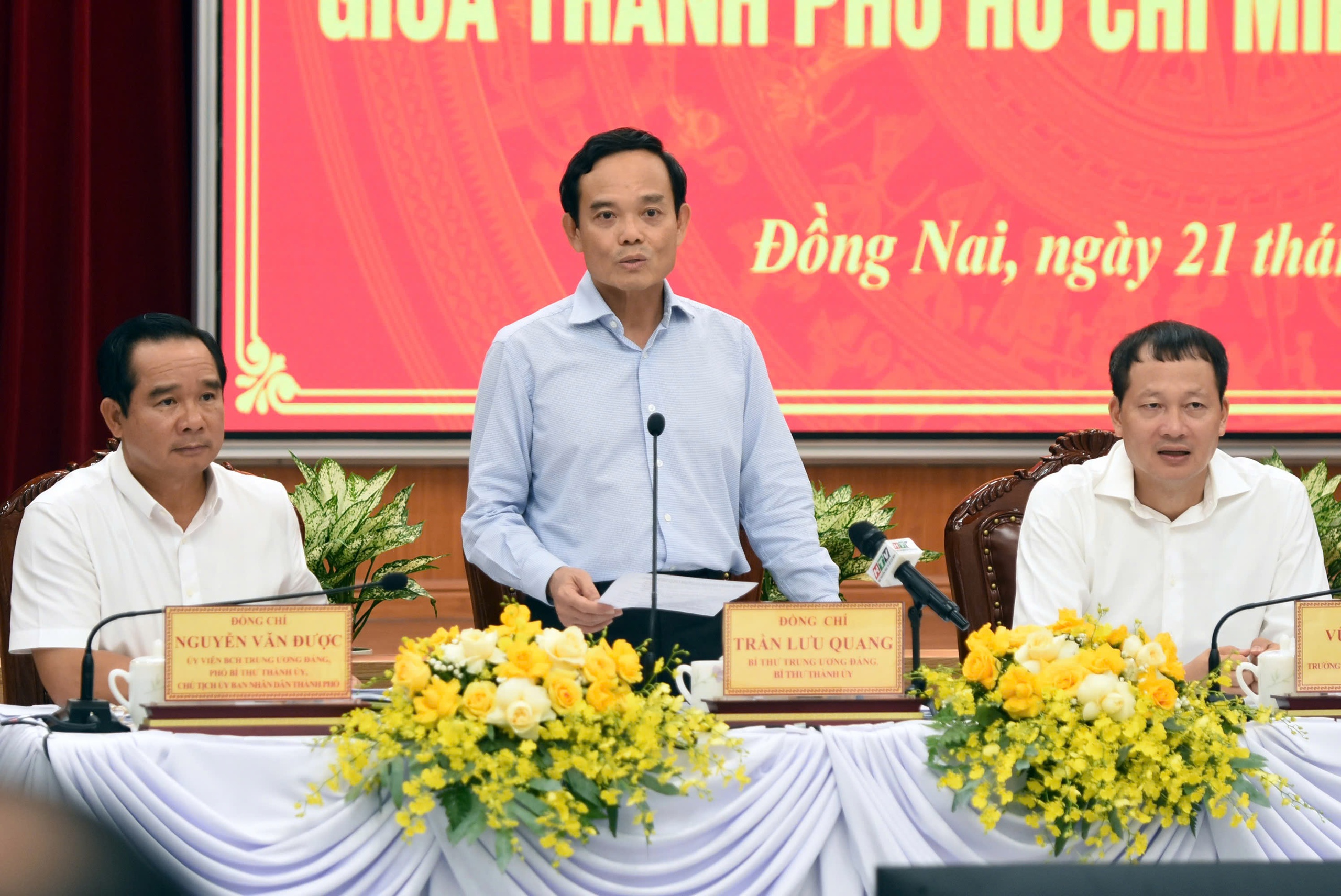 胡志明市市委常委会与同奈省就交通基础设施连接进行工作
