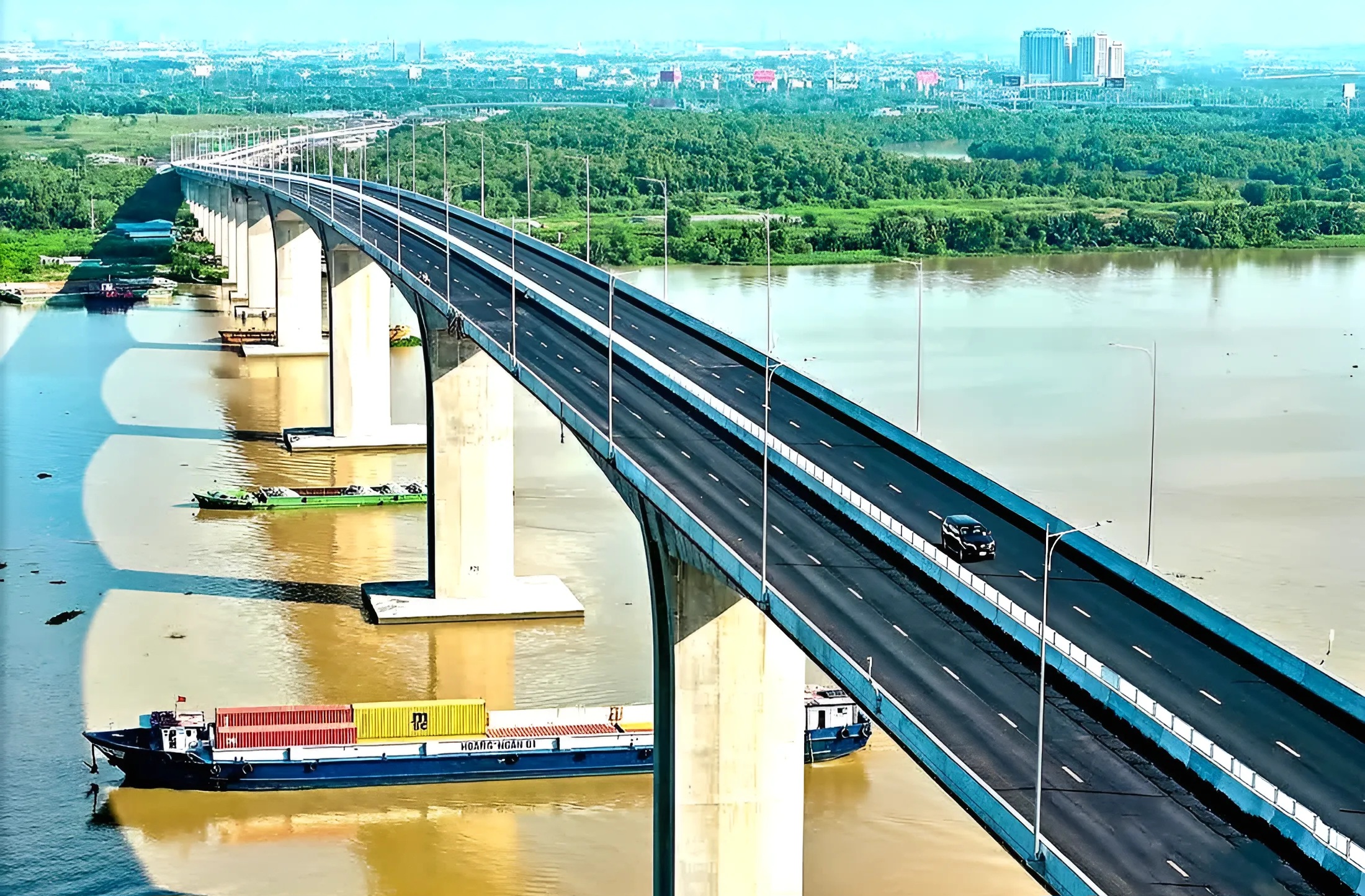 胡志明市市民期待跨海公路、沿河道路和连接机场的地铁