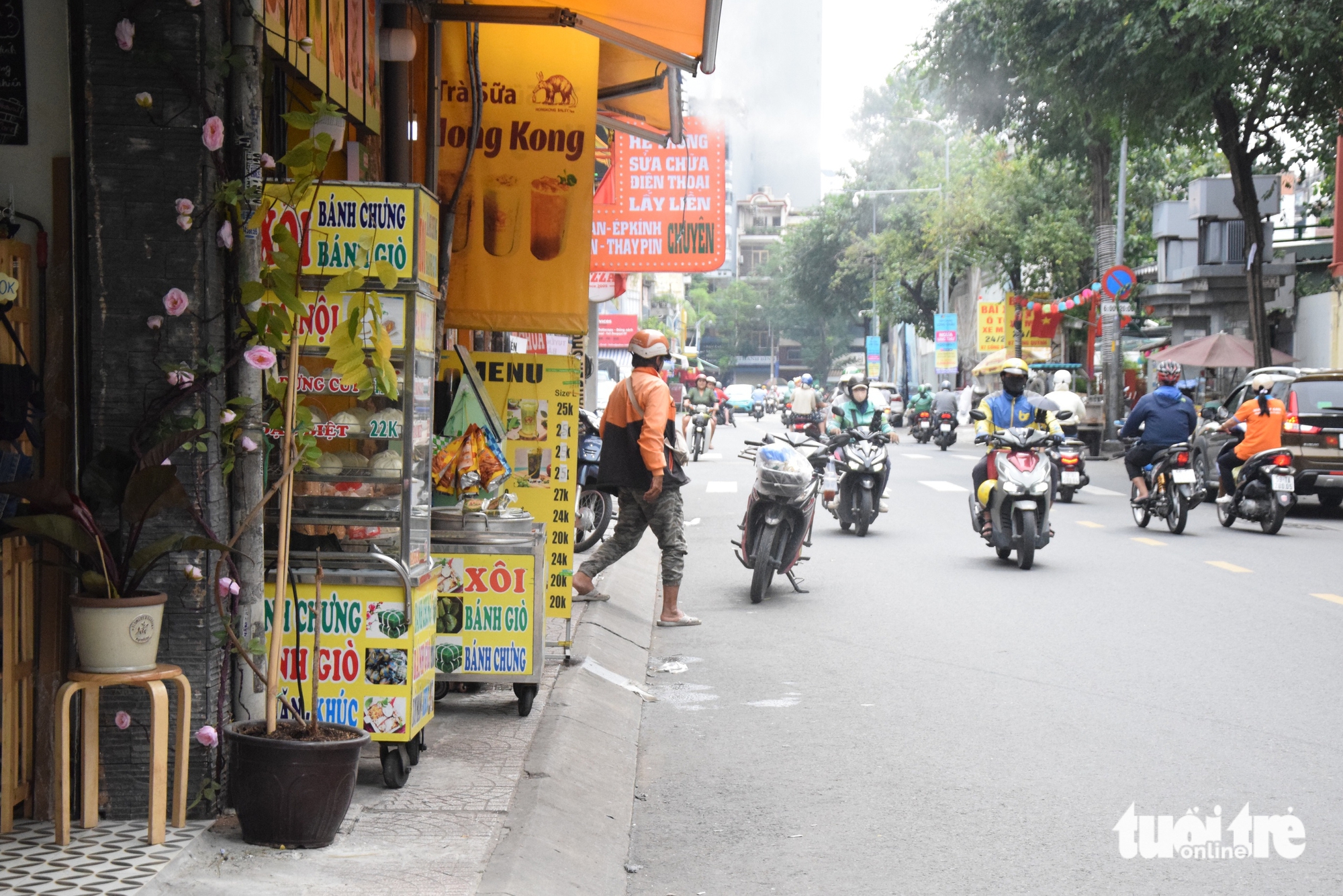 胡志明市建设厅点名道路的人行道侵占现状