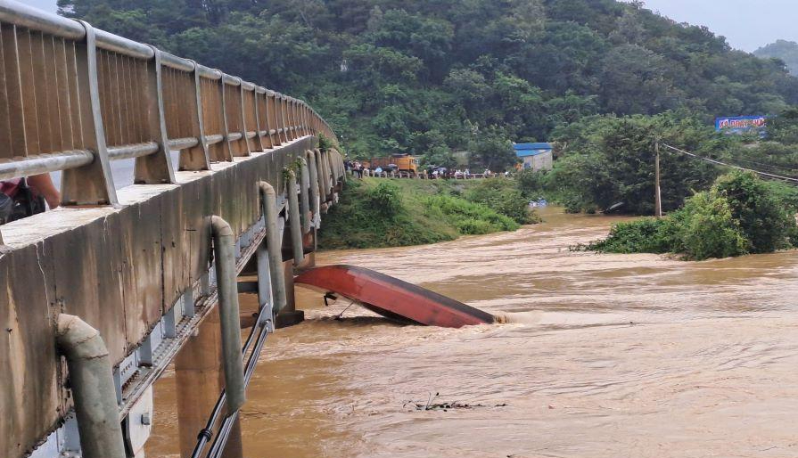 Khánh Lê 山口仍无法通车，随时有滑坡风险