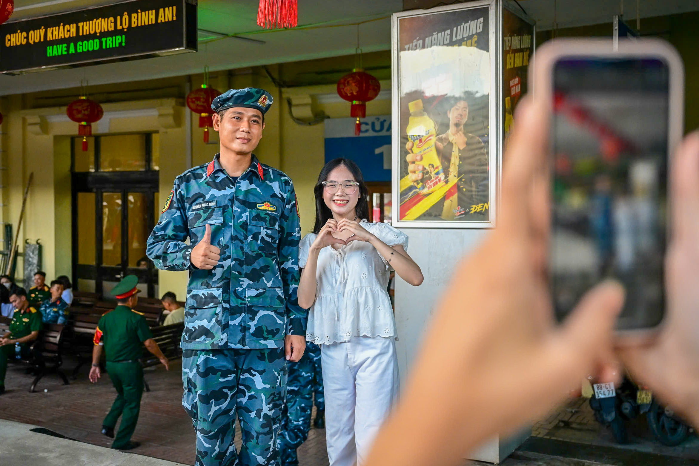 火车离站，将A80战士们送回爱的怀抱，与人民‘心连心’