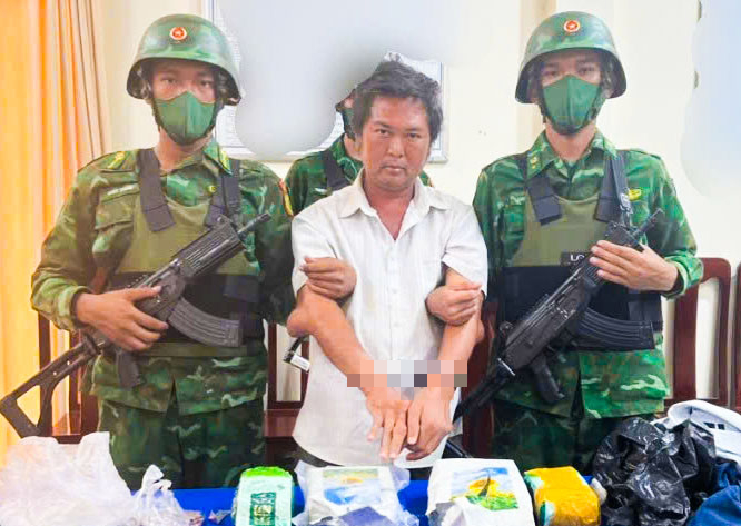 安江省查获一起超过4公斤的毒品运输案