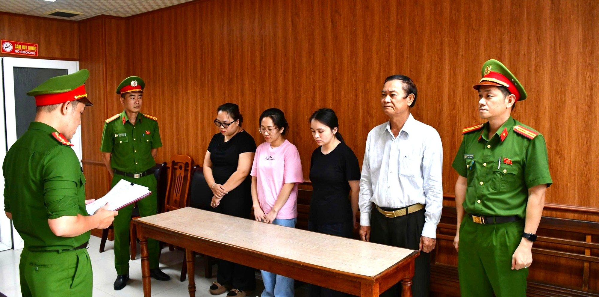 扩大调查国际诊所‘画病掏钱’案：起诉两名主任