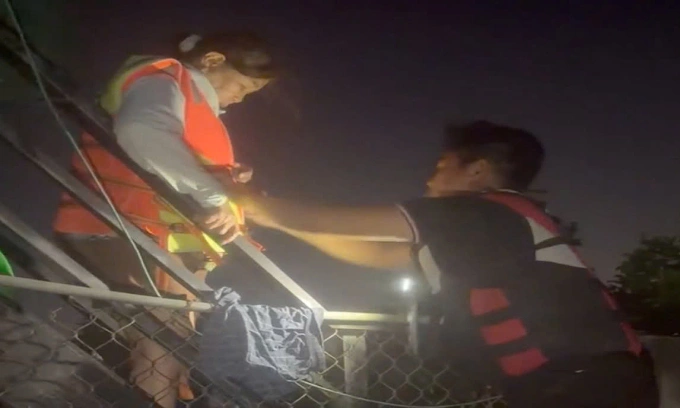 林同省洪水淹没房屋，数百人夜间呼救