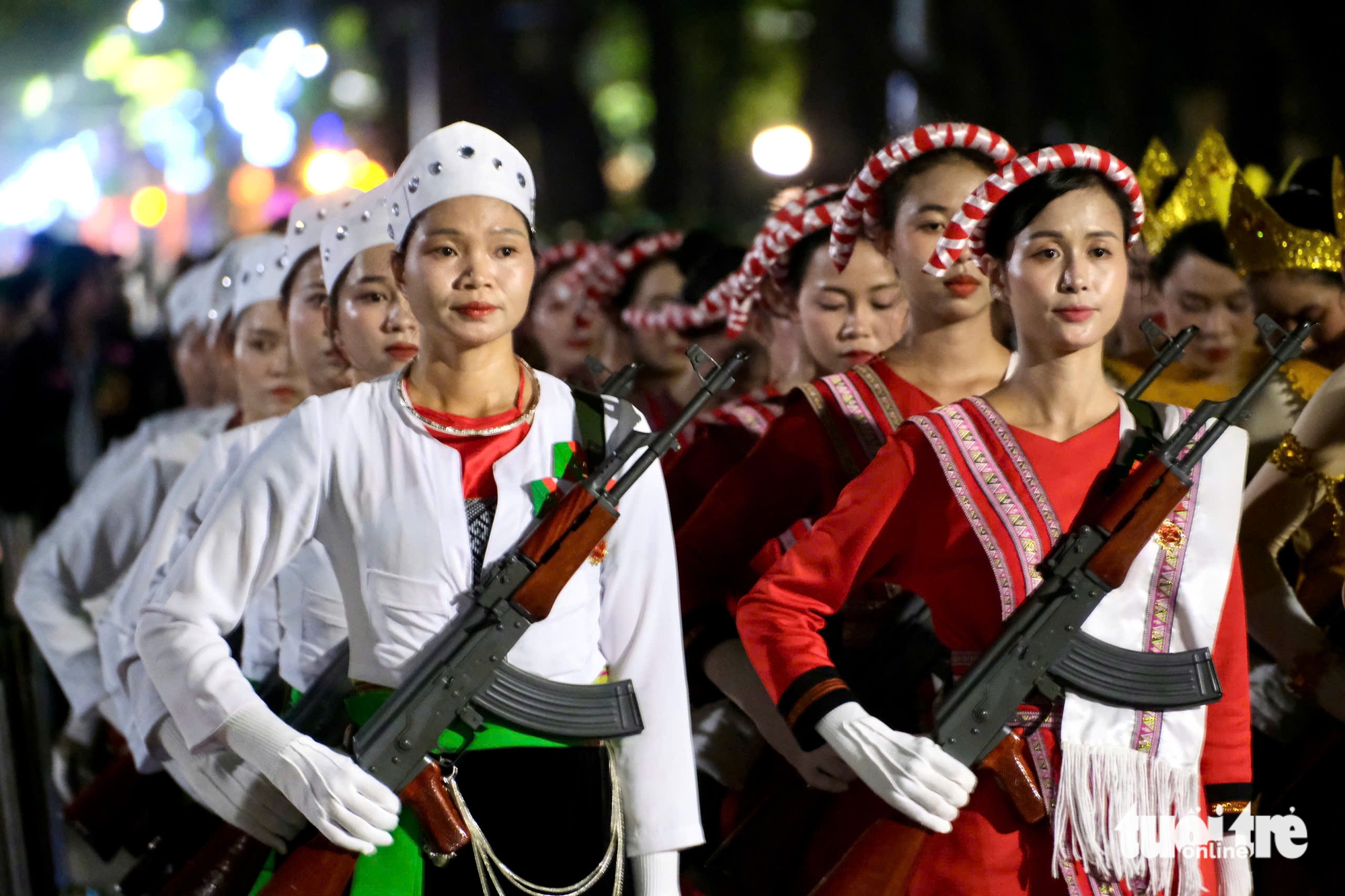 数万人在巴亭广场进行阅兵和游行总排练