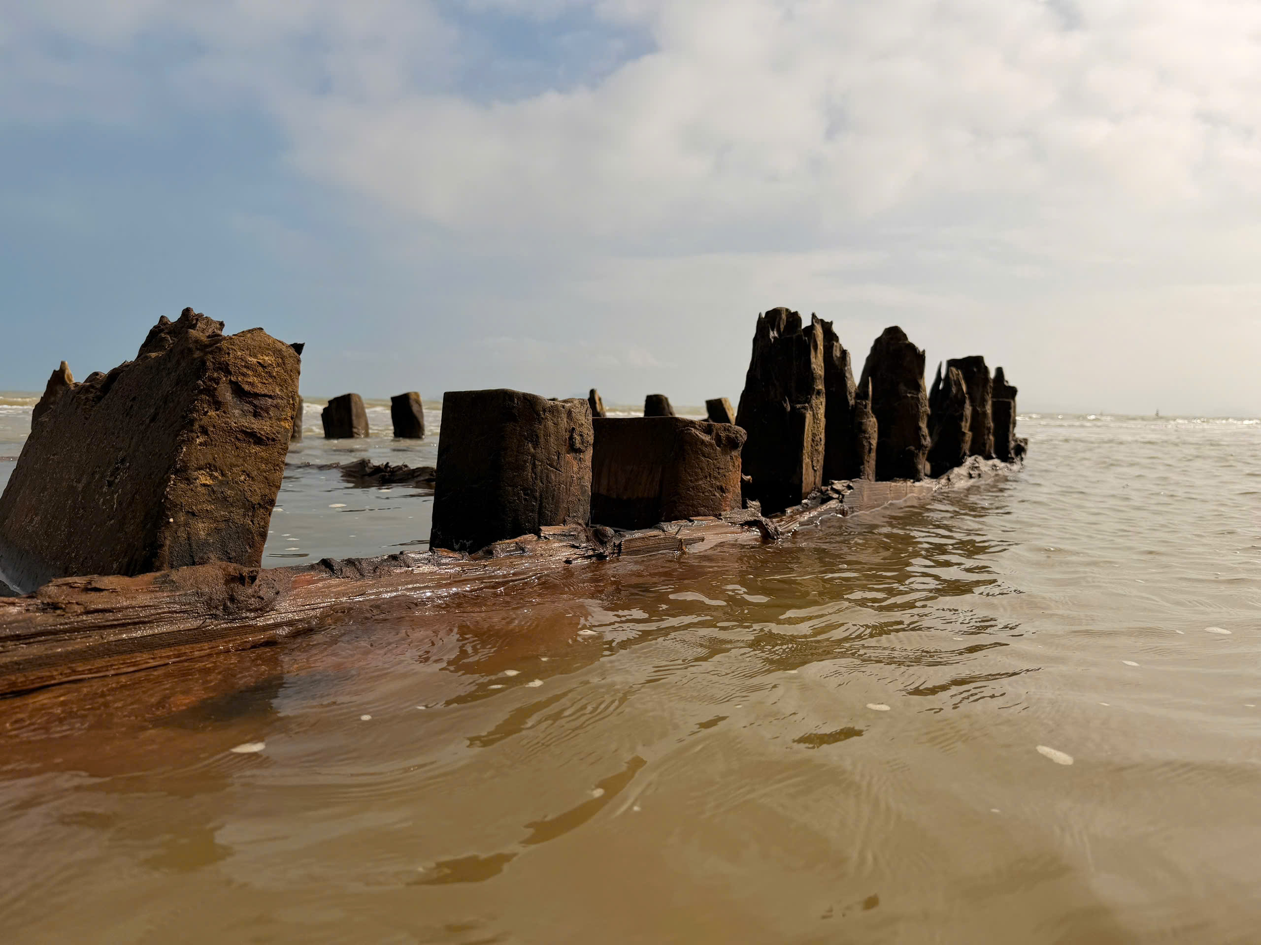 失踪数月后，会安古船在13号台风后完好无损地意外浮出水面