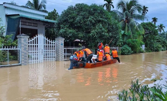 同奈河水位上涨，数百民宅深陷淹没