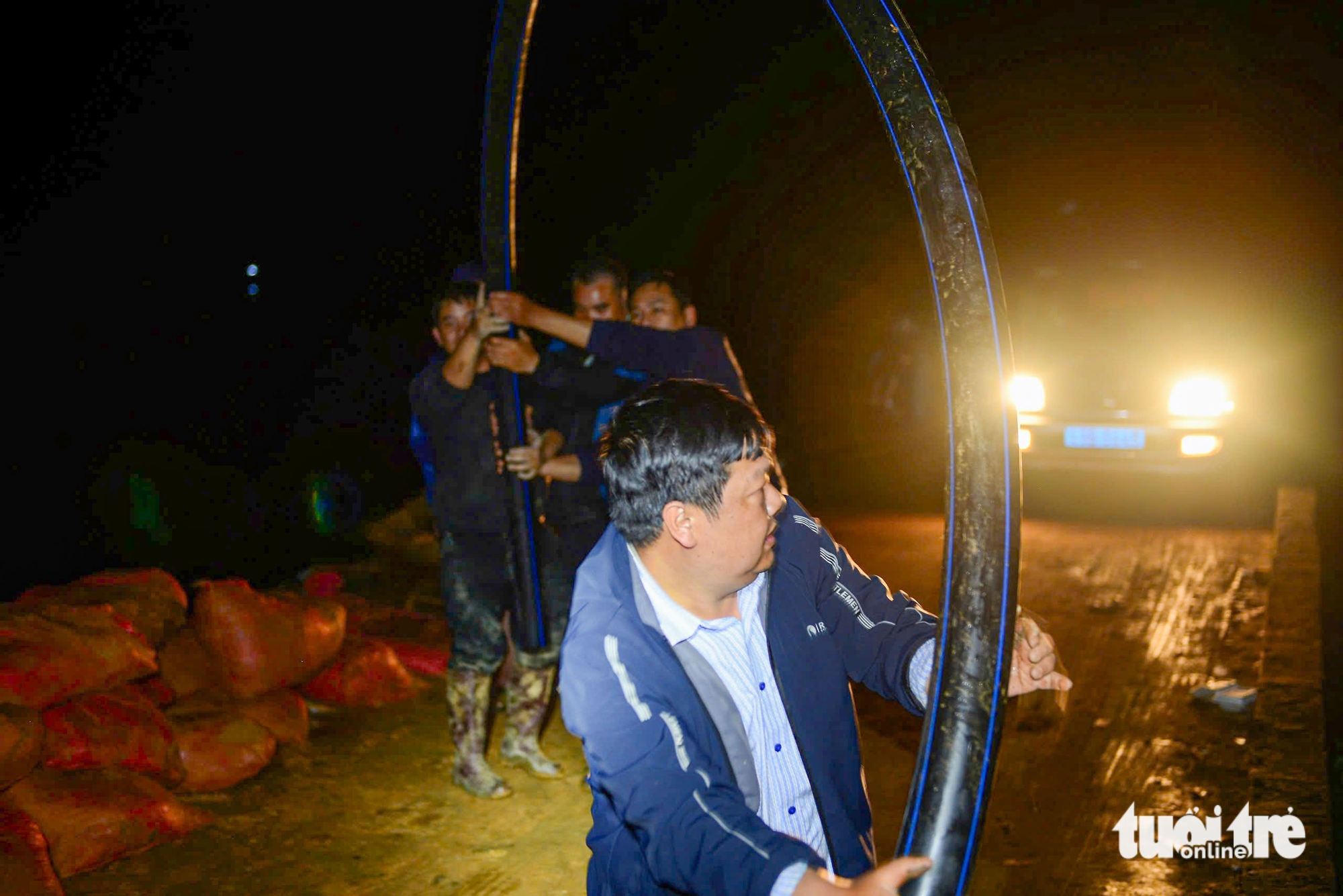 在林同紧急修建工程以防止大型水库决堤