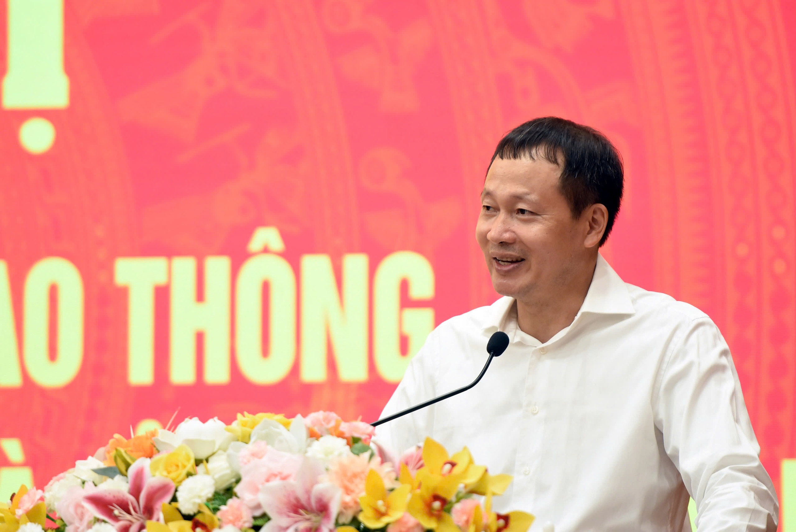 胡志明市市委常委会与同奈省就交通基础设施连接进行工作