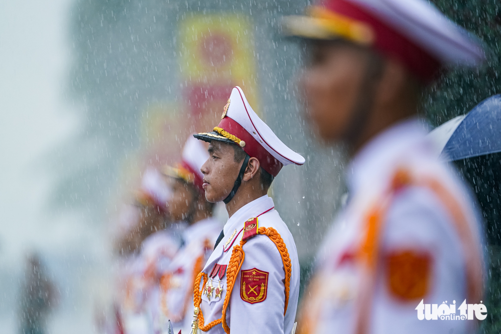 16,000名官兵在雨中参加阅兵总排练