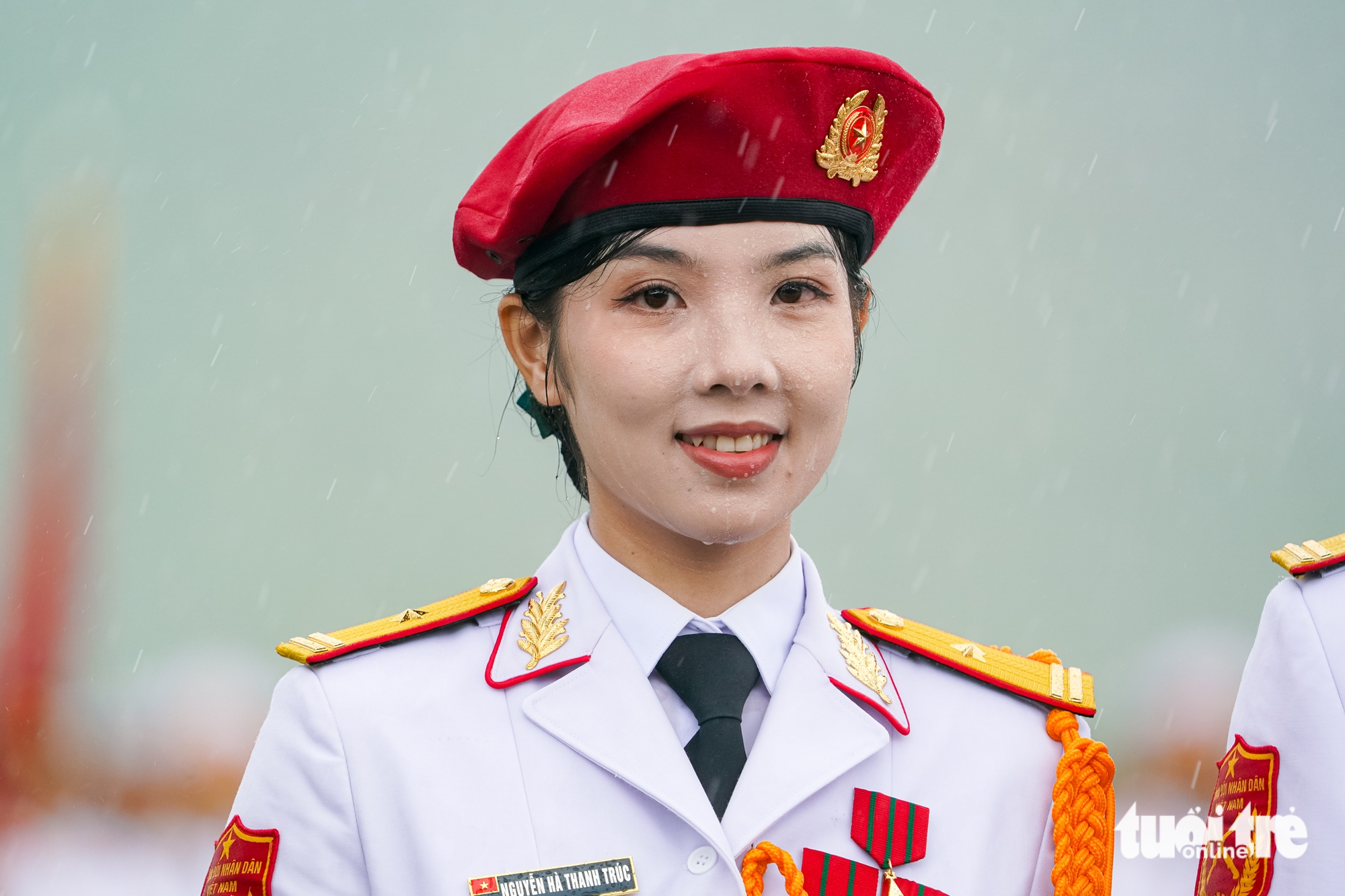 16,000名官兵在雨中参加阅兵总排练