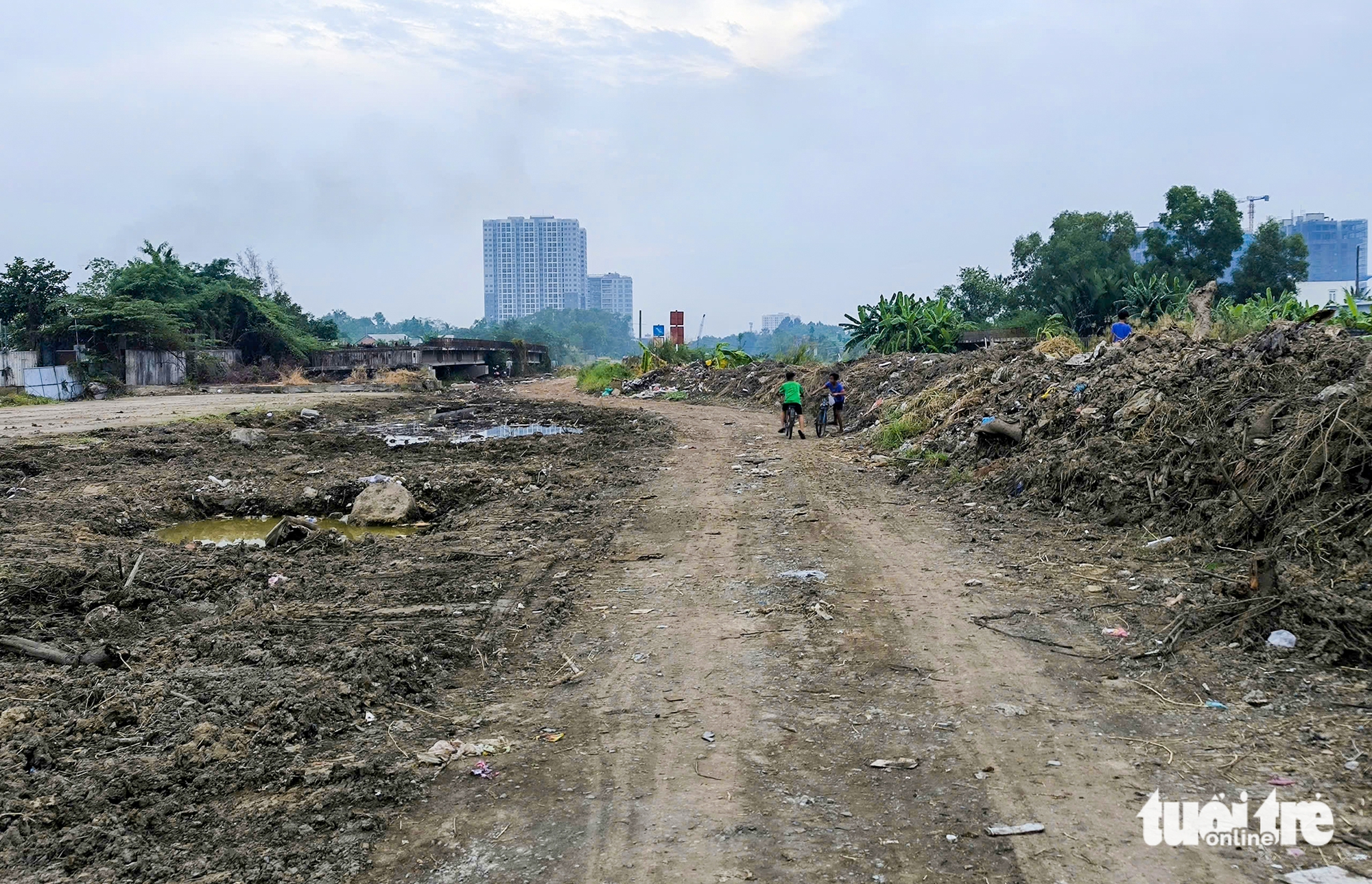 胡志明市2.7公里二环线清理场地，政府解除决议后准备重新施工