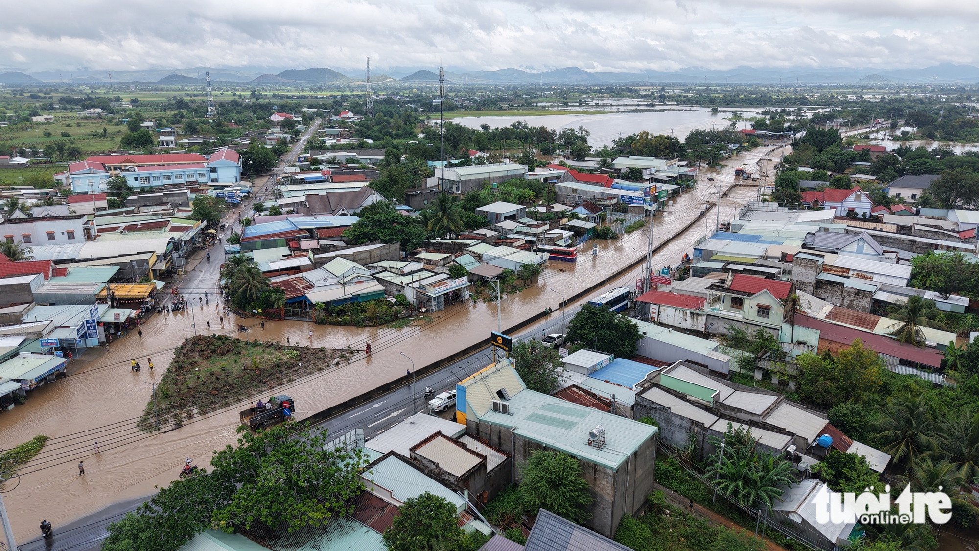 多条国道1号线和经过平顺旧省的高速公路路段严重积水