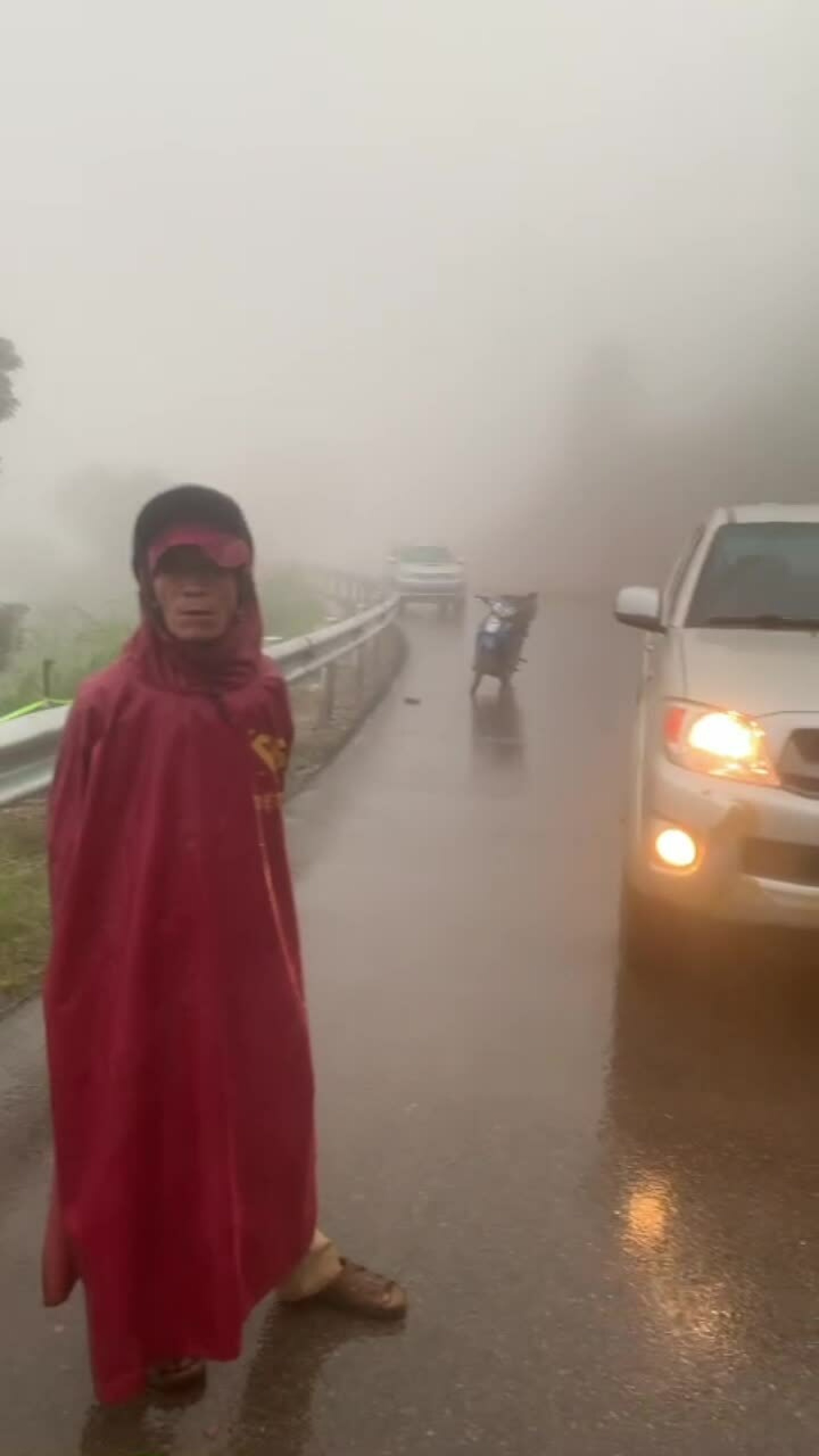 大宁山口发生山体滑坡,美奈-大叻连接道路拥堵
