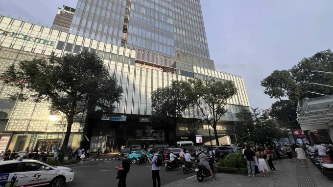 高岛屋购物中心地下停车场发生火灾