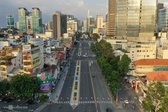 胡志明市中心道路在春节前焕然一新