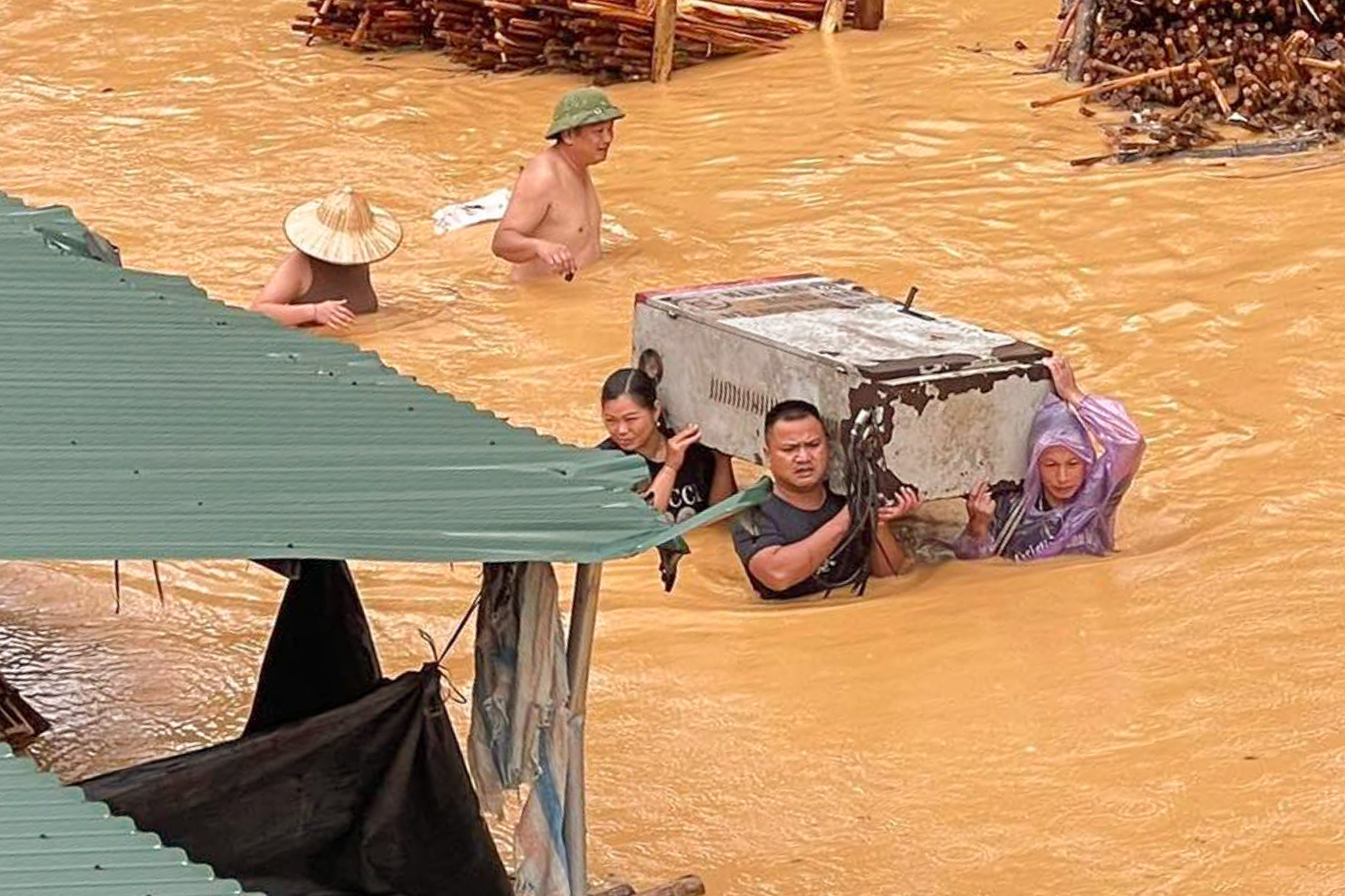 洪水超过三级警报，谅山多处被淹没在水中