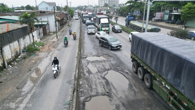连接龙城机场的道路因‘车辆数量增加六倍’而严重损坏