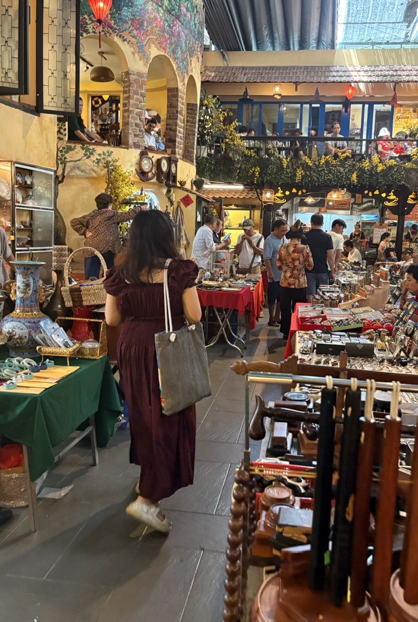 探索胡志明市的熟悉与陌生：品尝米其林河粉，逛古董市场，倾听内心