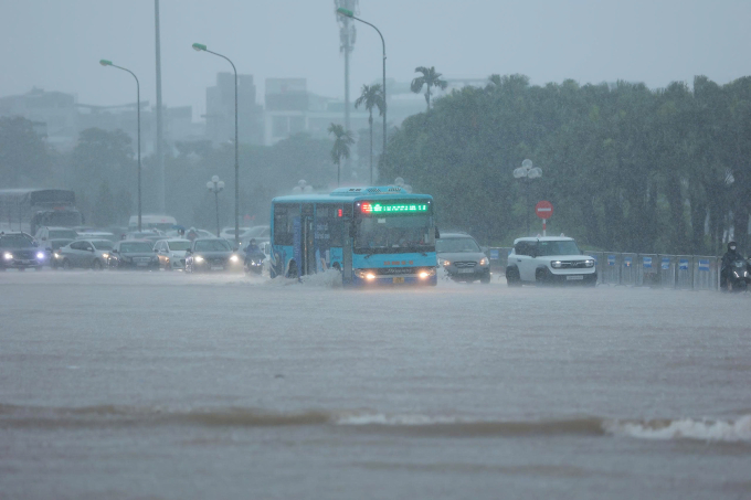 为什么河内连续下大雨？