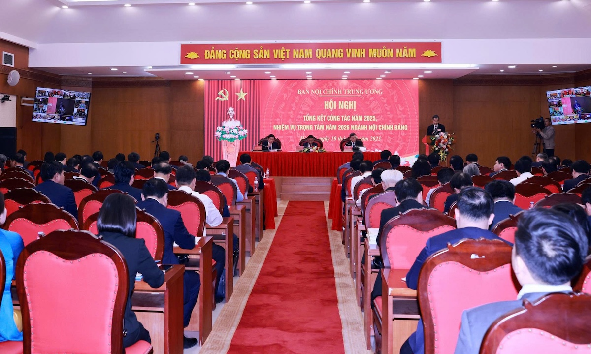 严肃、公开处理干部骚扰、给民众和企业带来麻烦的事件