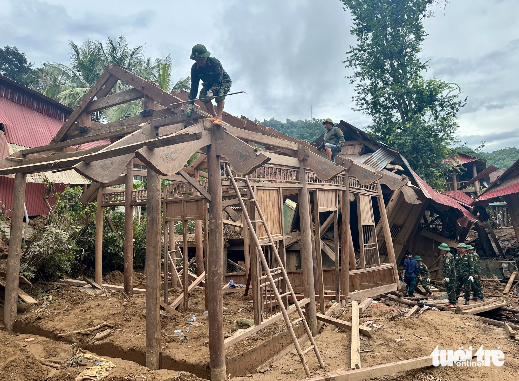 义安省委书记：在风暴洪灾后简化民众建房手续