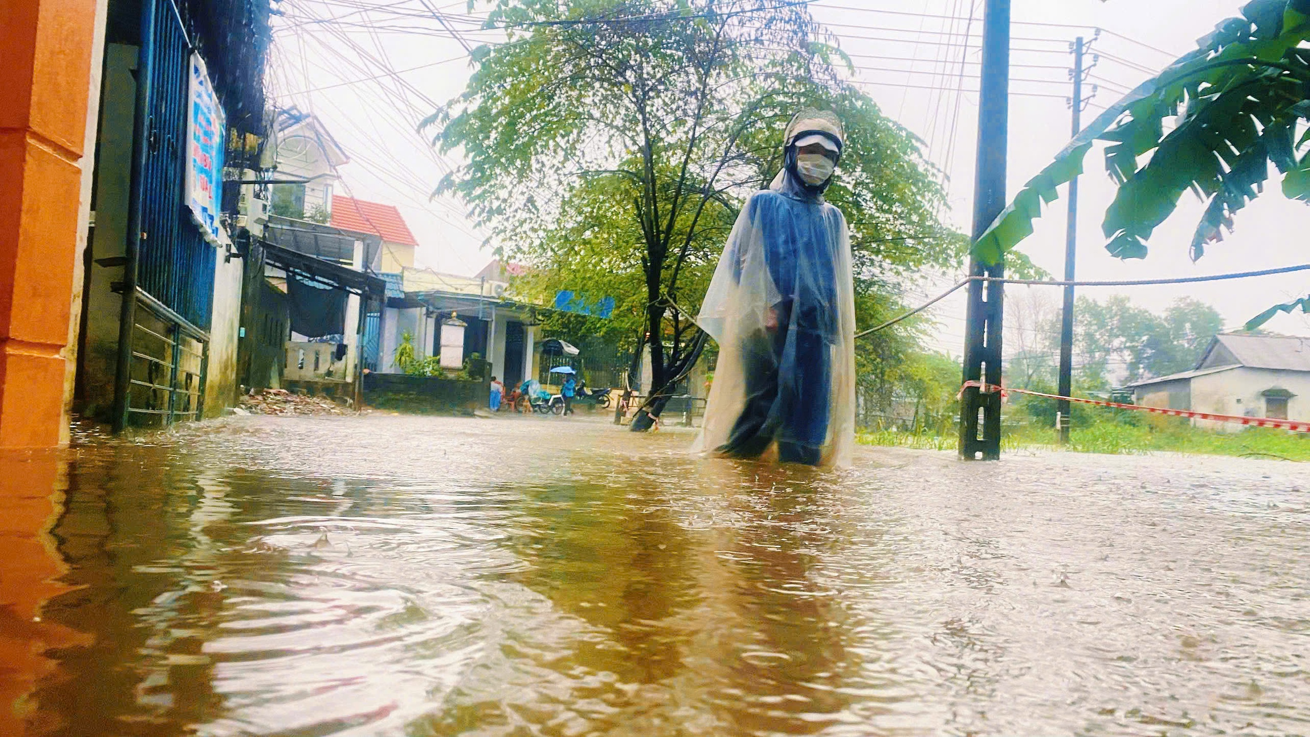 顺化再次遭遇倾盆大雨，居民在一周内迎来第三场洪水