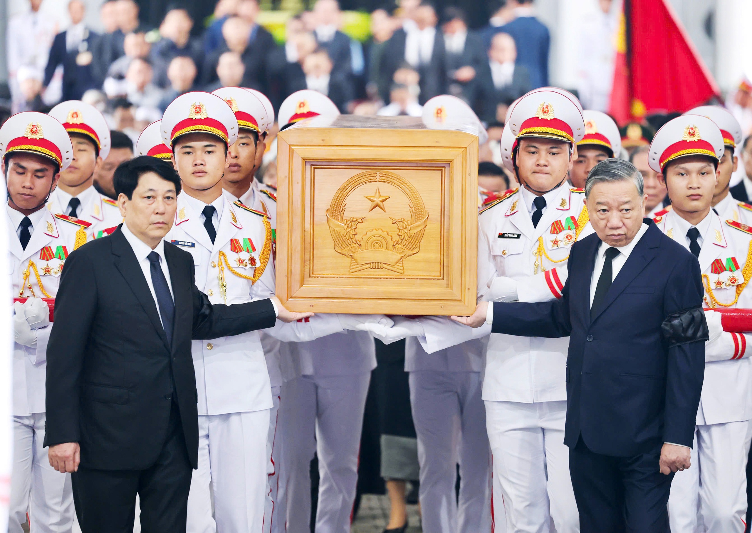 前国家主席陈德良安息于东布山脚下