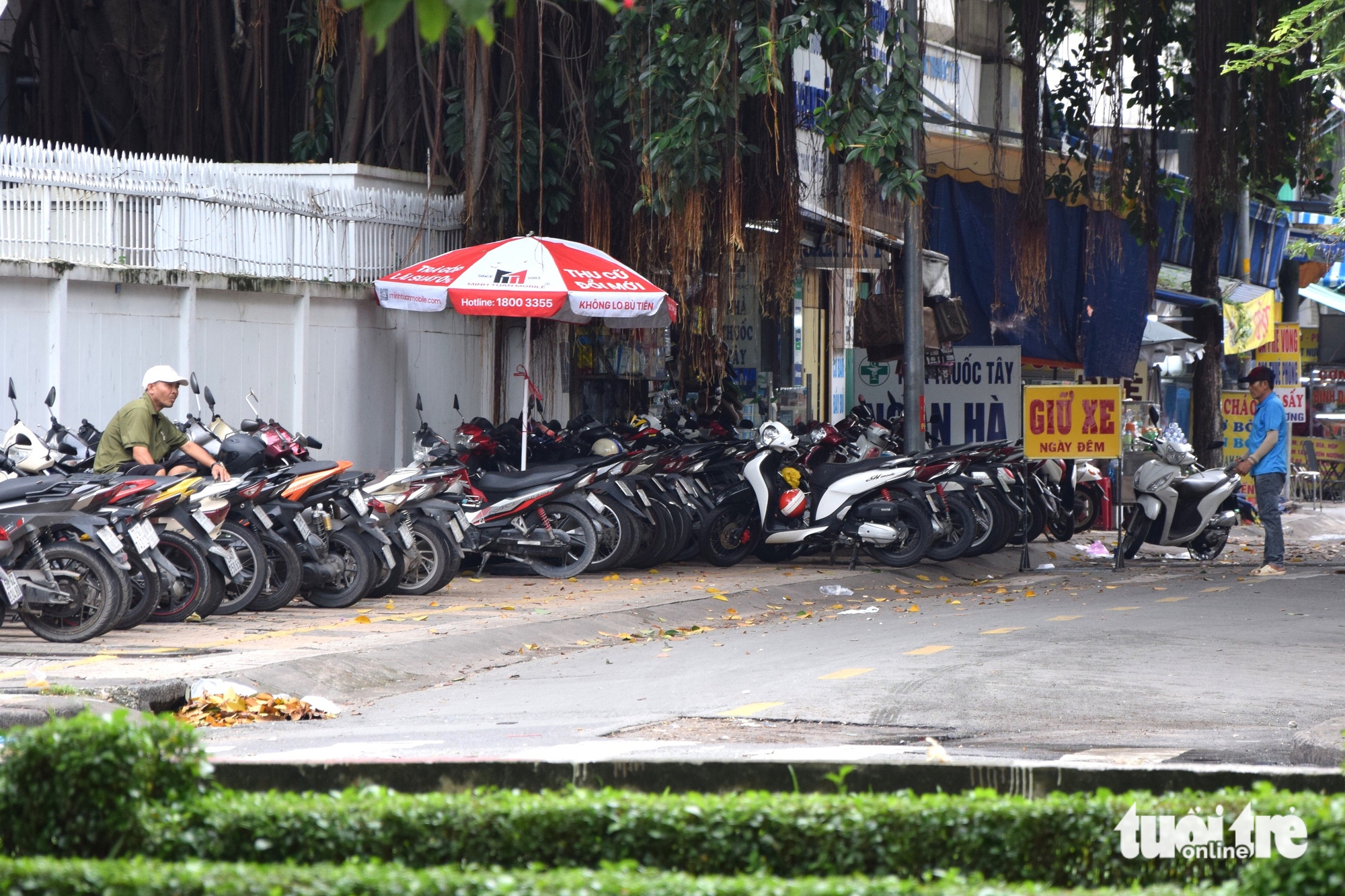 胡志明市建设厅点名道路的人行道侵占现状