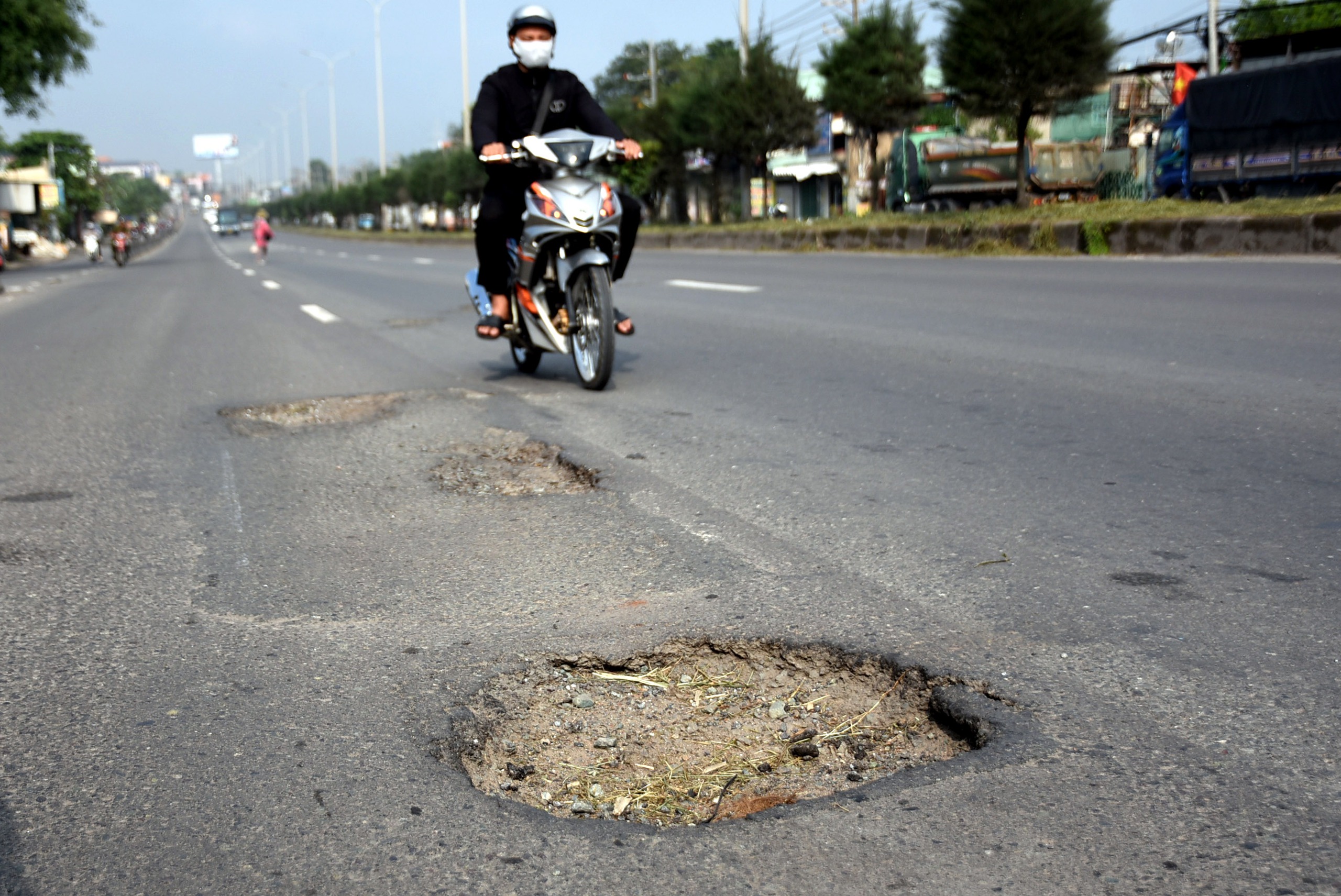 为什么在国道51上布满了这些‘陷阱’？
